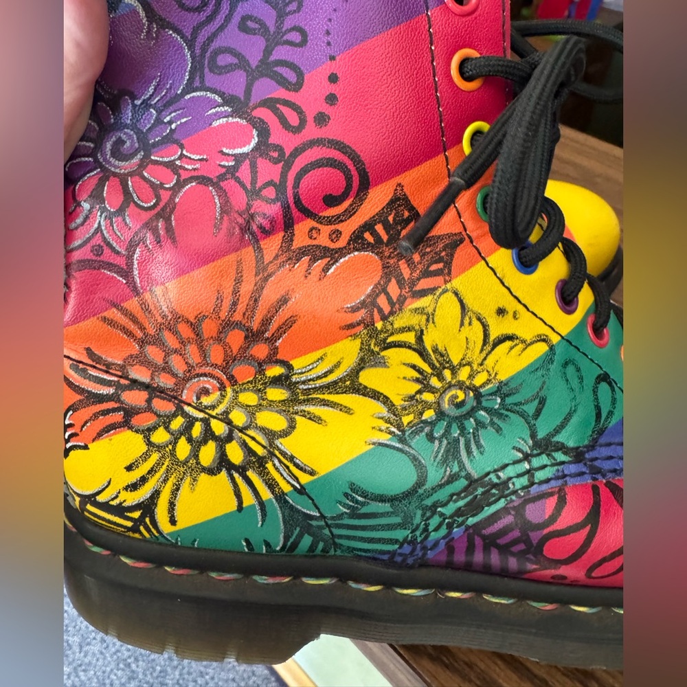 Dr Martin Rainbow Pride Lace Up Boot Sz 8 - Picture 3 of 8